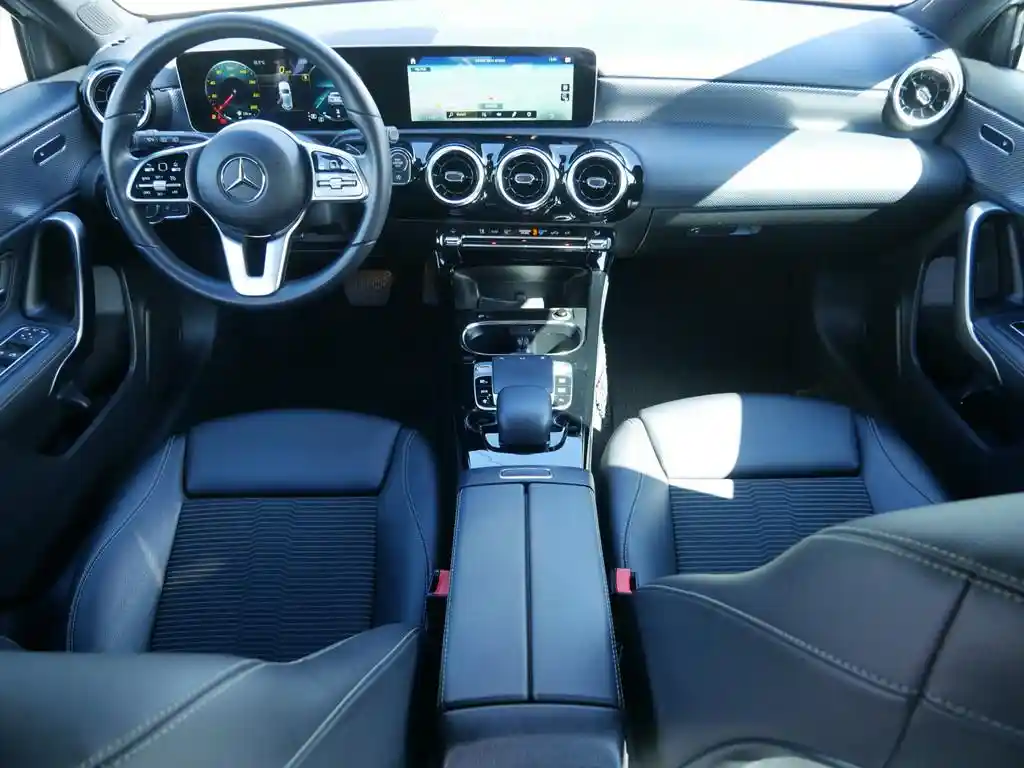 Mercedes-Benz A 220