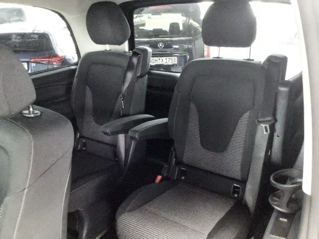 Mercedes-Benz V 220