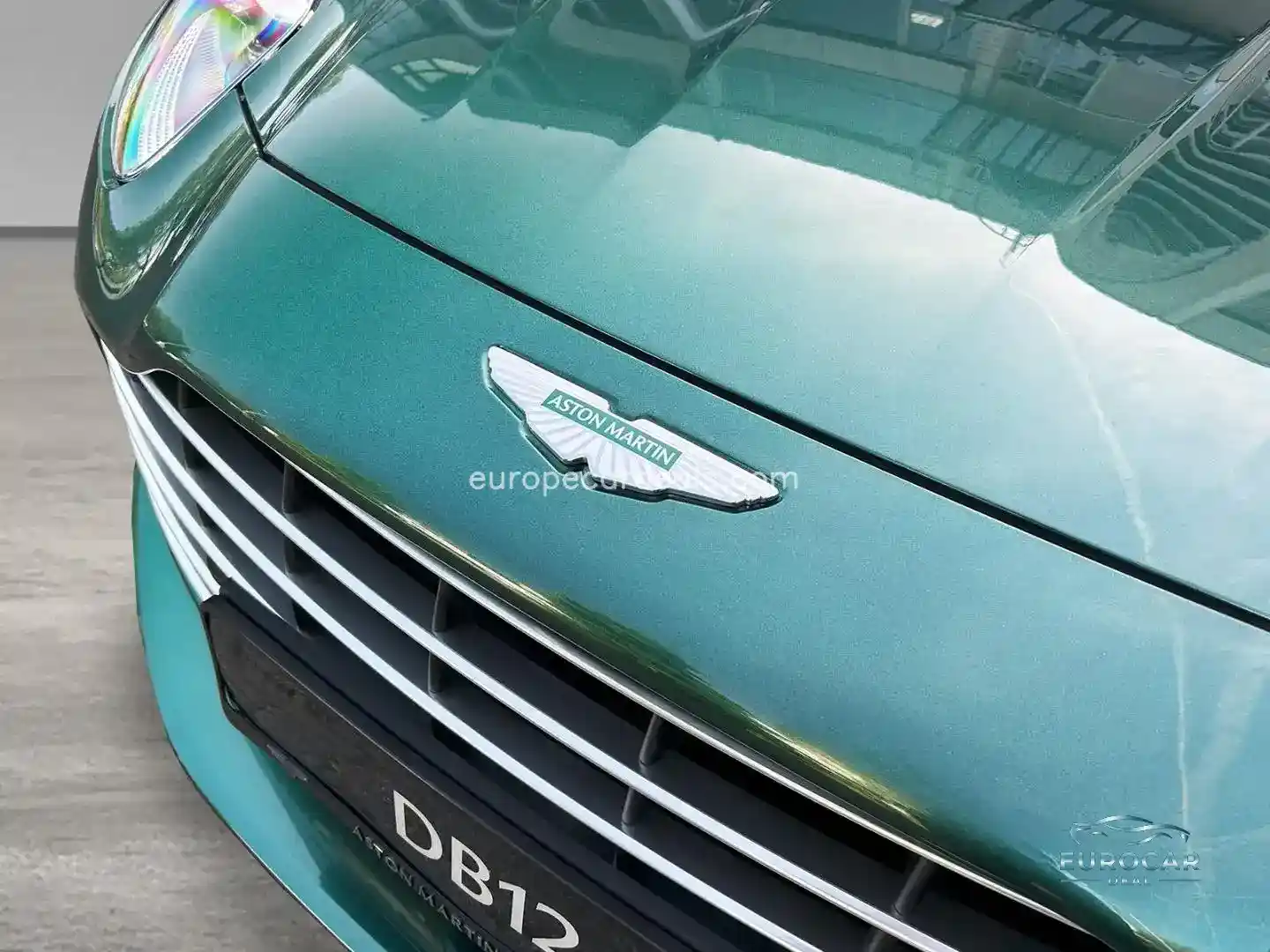 Aston Martin DB12