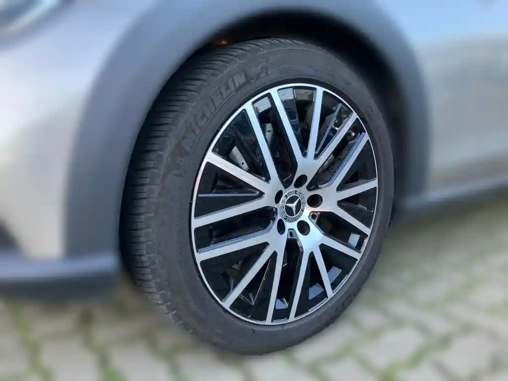 Mercedes-Benz E 400