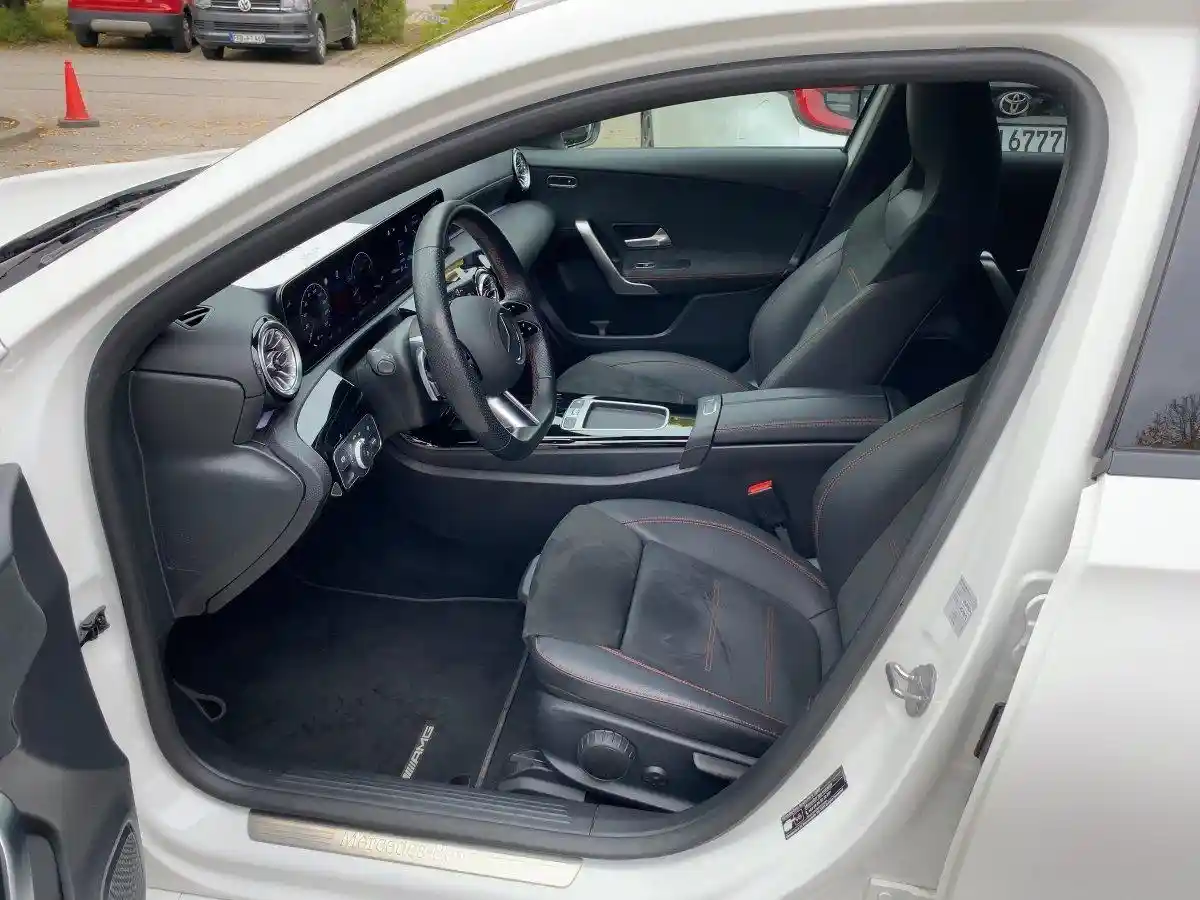 Mercedes-Benz A 180