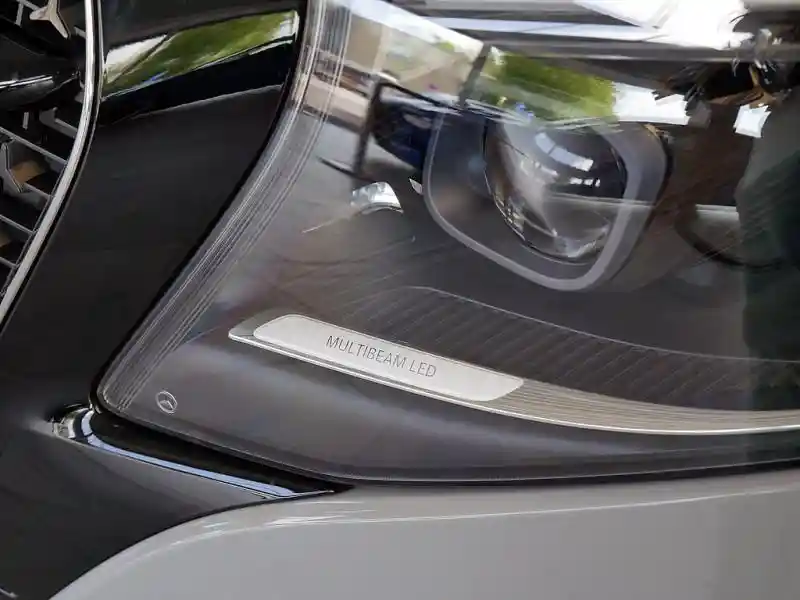 Mercedes-Benz V 220