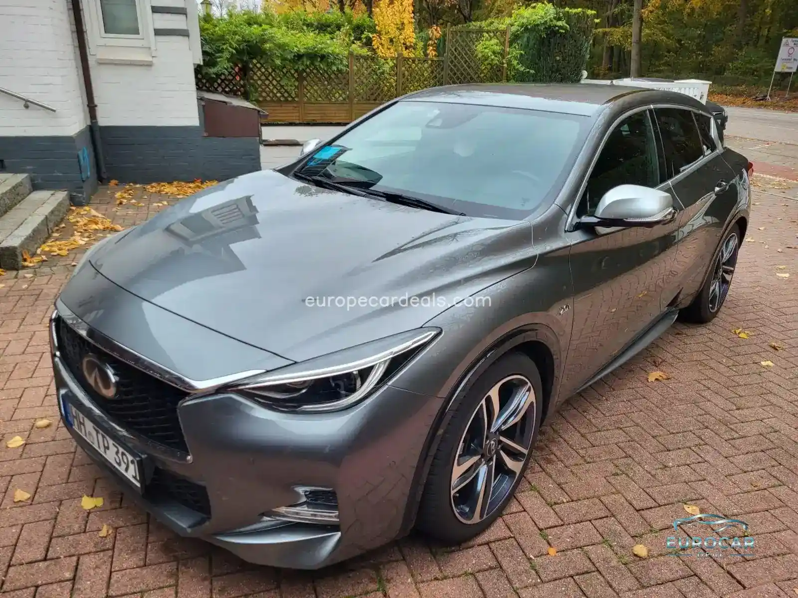 Infiniti Q30