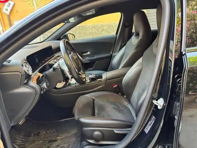 Mercedes-Benz A 220