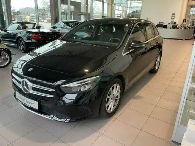 Mercedes-Benz B 180