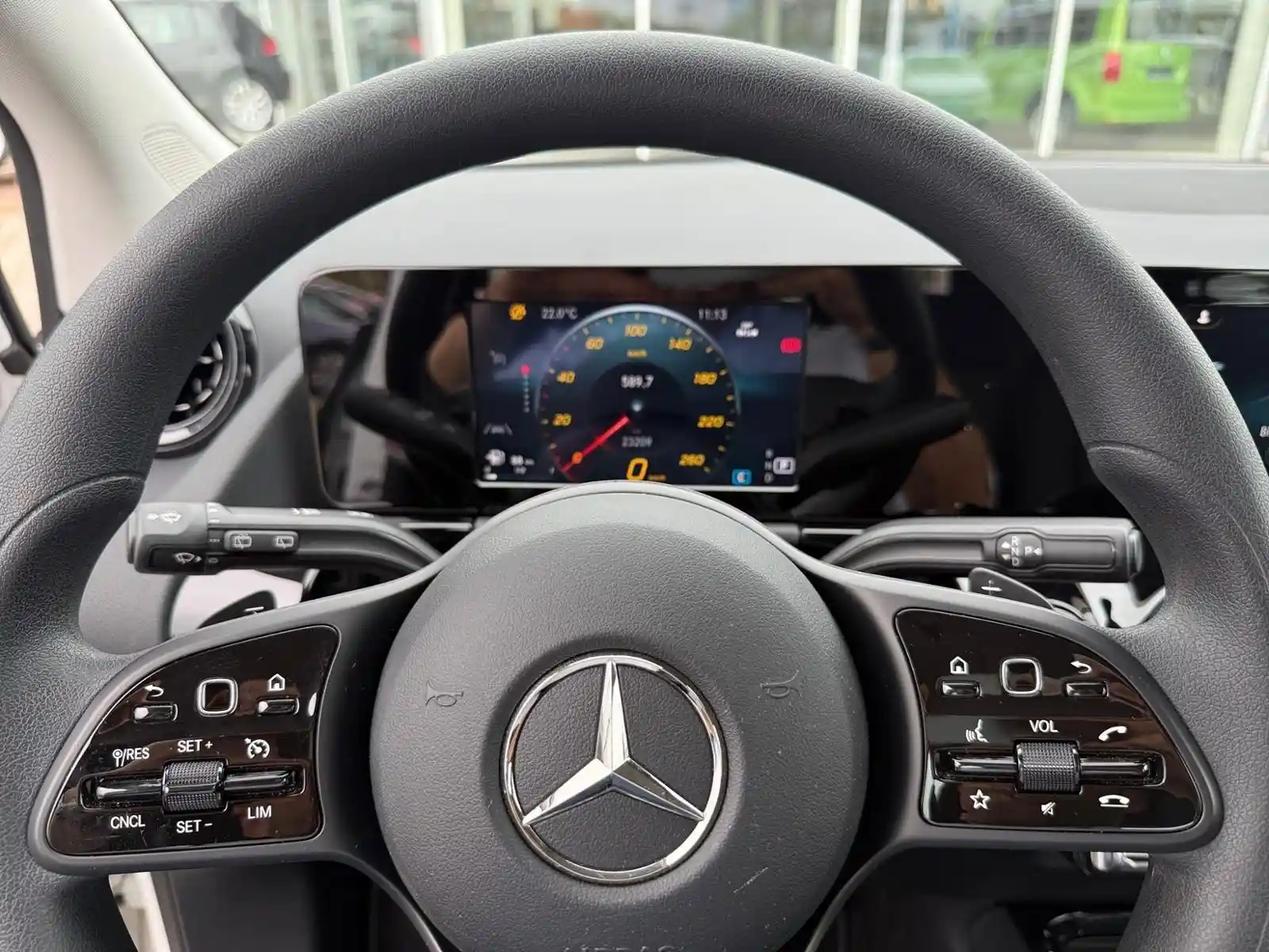 Mercedes-Benz B 180