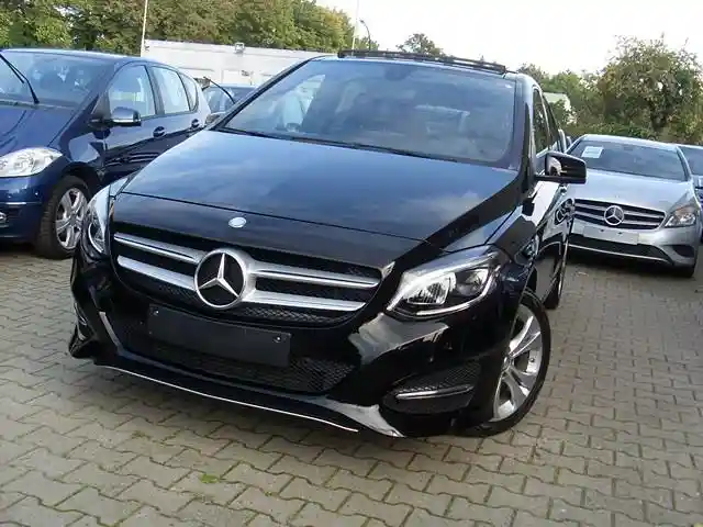 Mercedes-Benz B 180