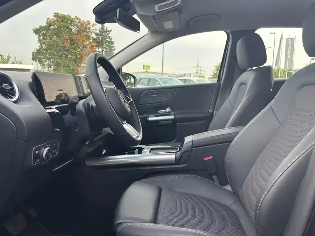 Mercedes-Benz B 180