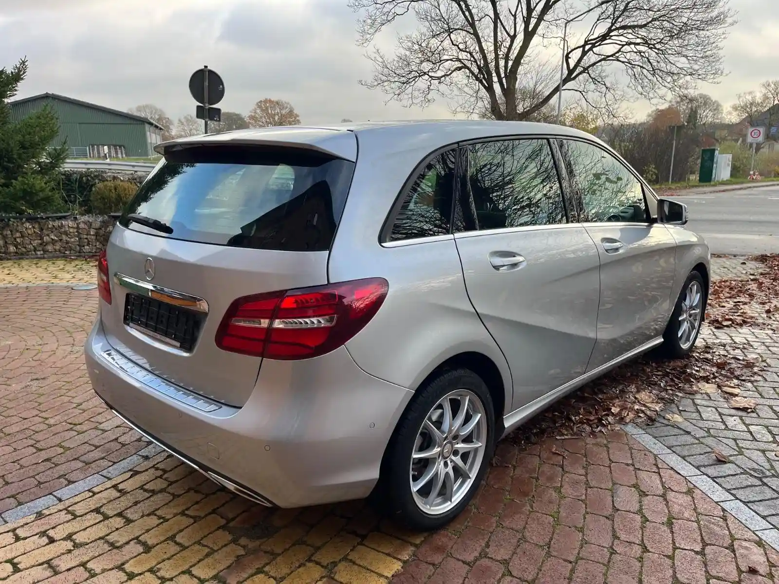 Mercedes-Benz B 200