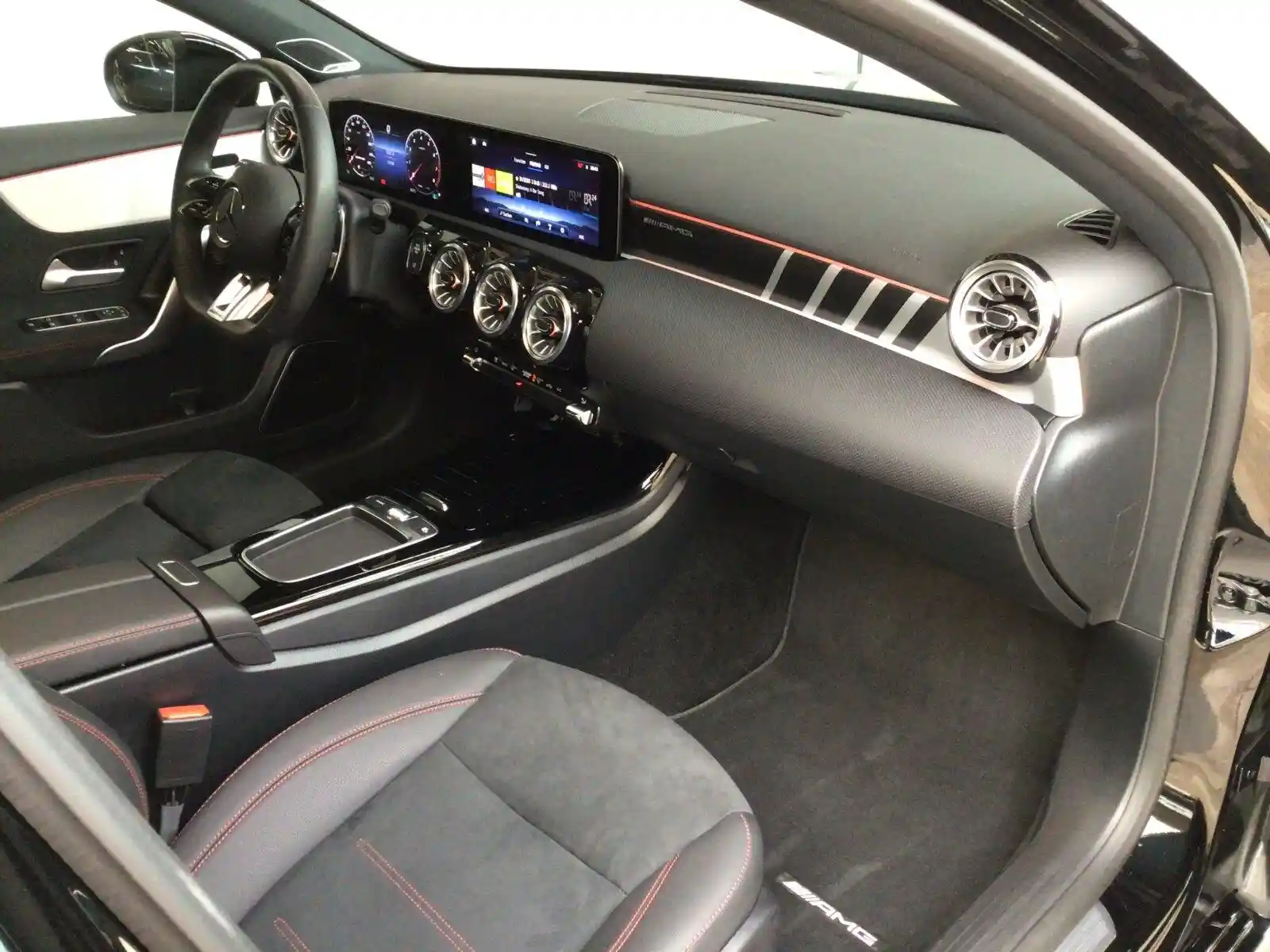 Mercedes-Benz A 35 AMG