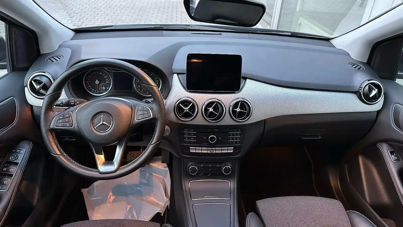 Mercedes-Benz B 200