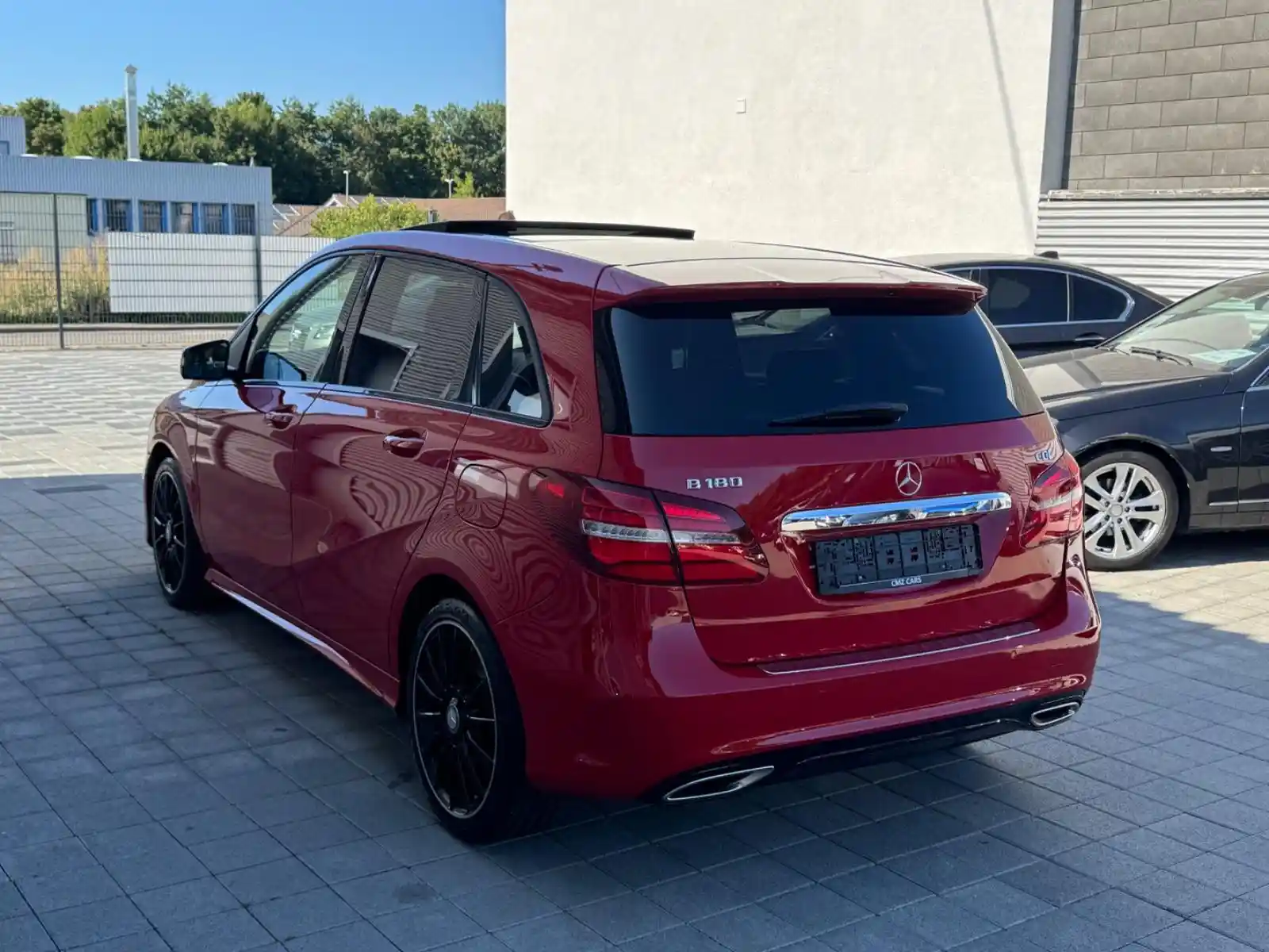 Mercedes-Benz B 180