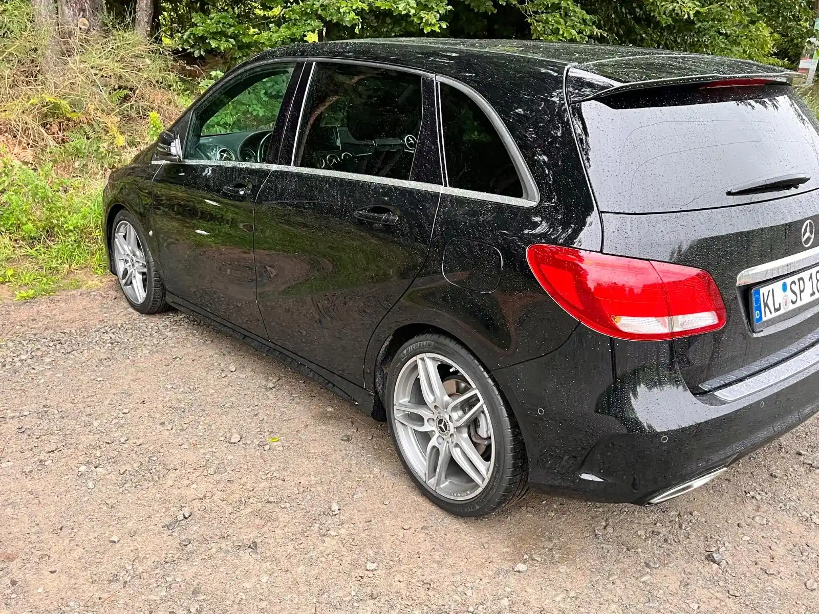 Mercedes-Benz B 180