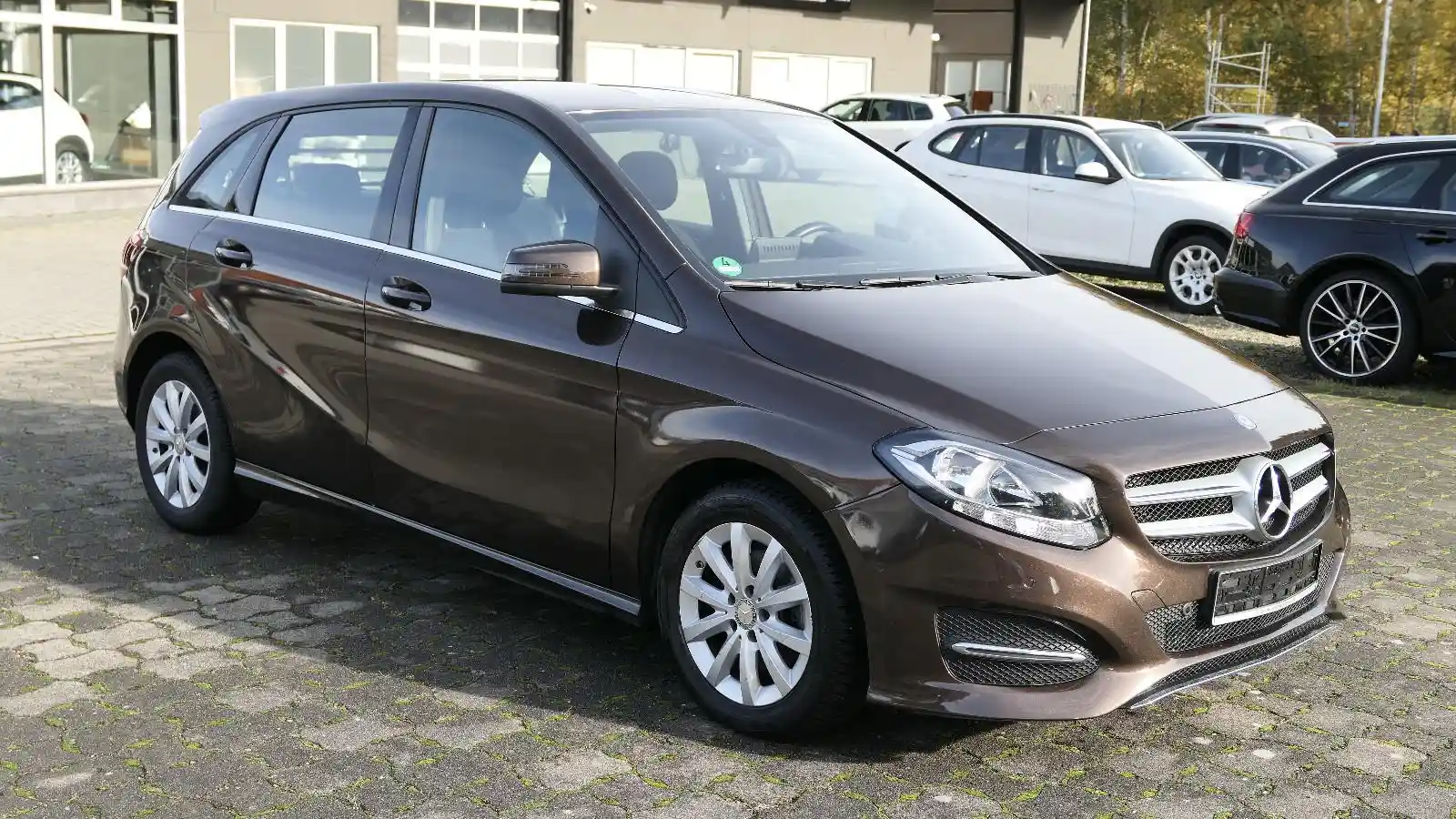 Mercedes-Benz B 180