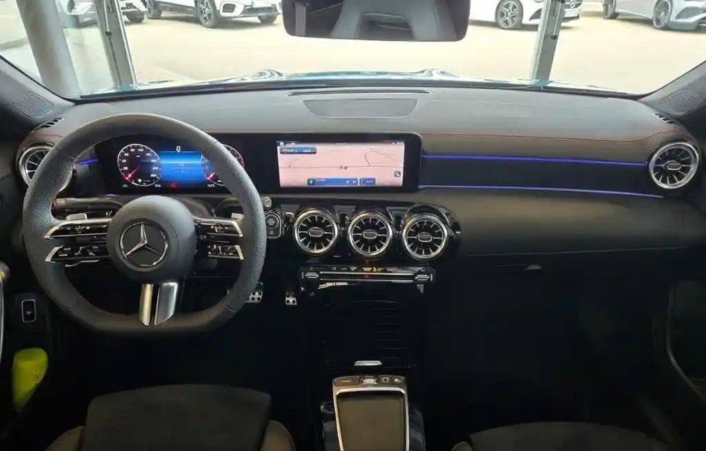 Mercedes-Benz CLA 200