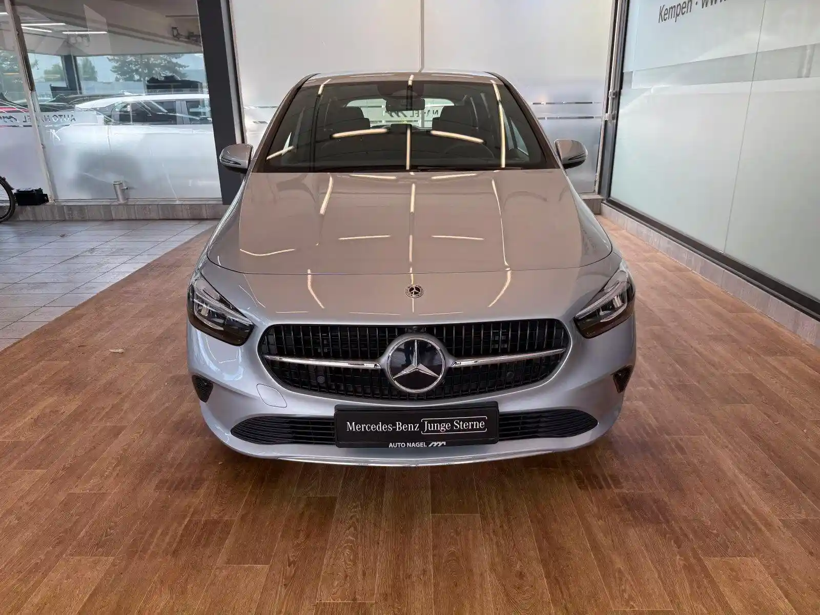 Mercedes-Benz B 180