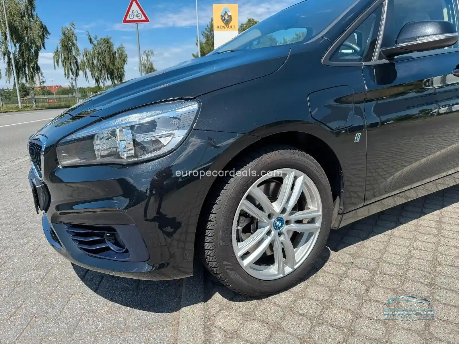 BMW 225
