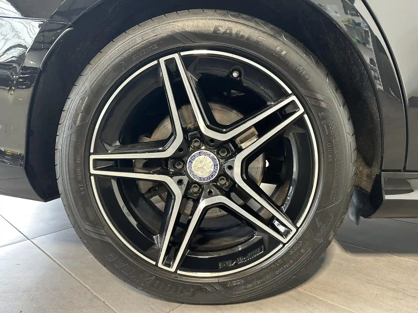 Mercedes-Benz E 300