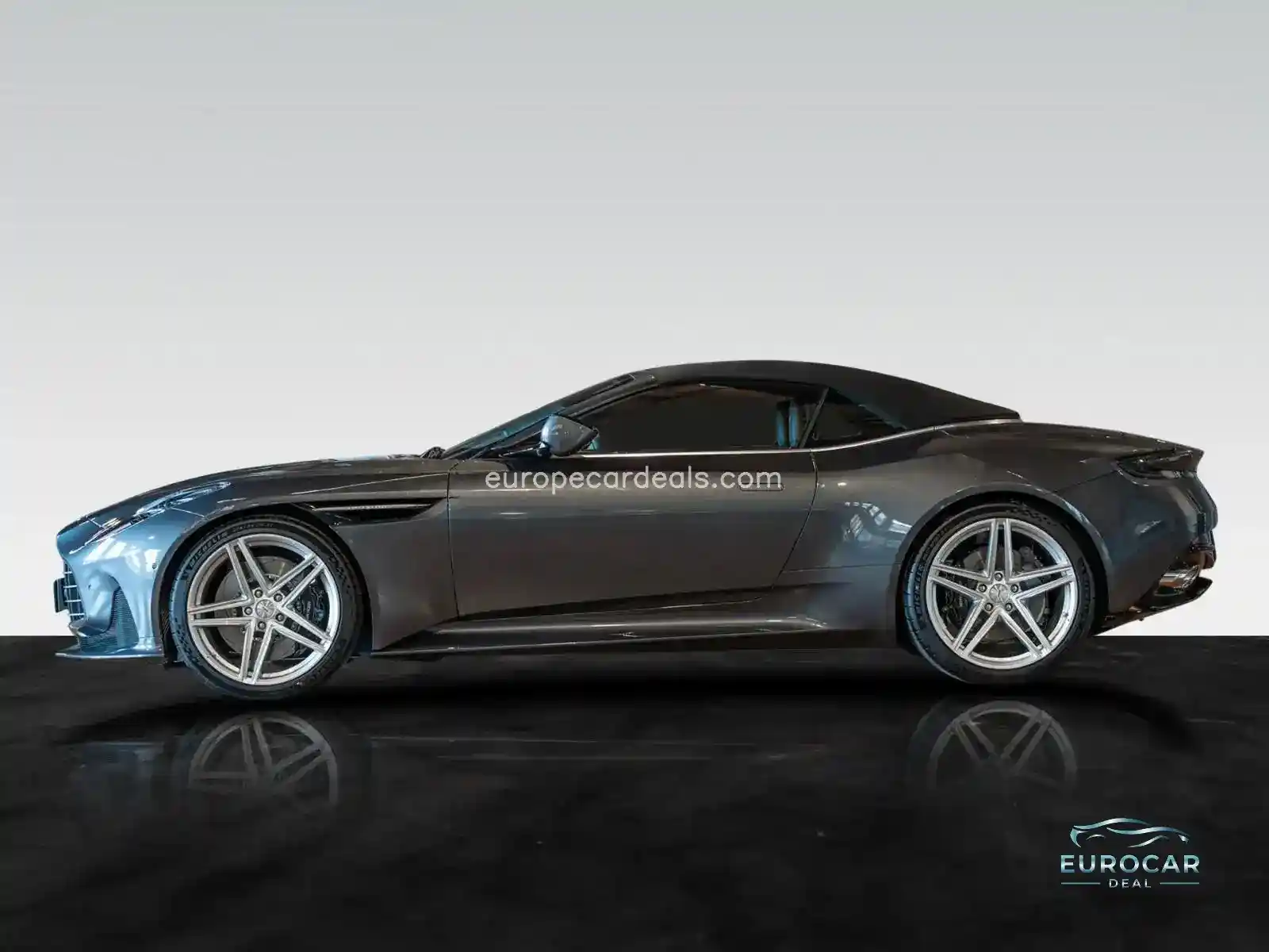 Aston Martin DB12