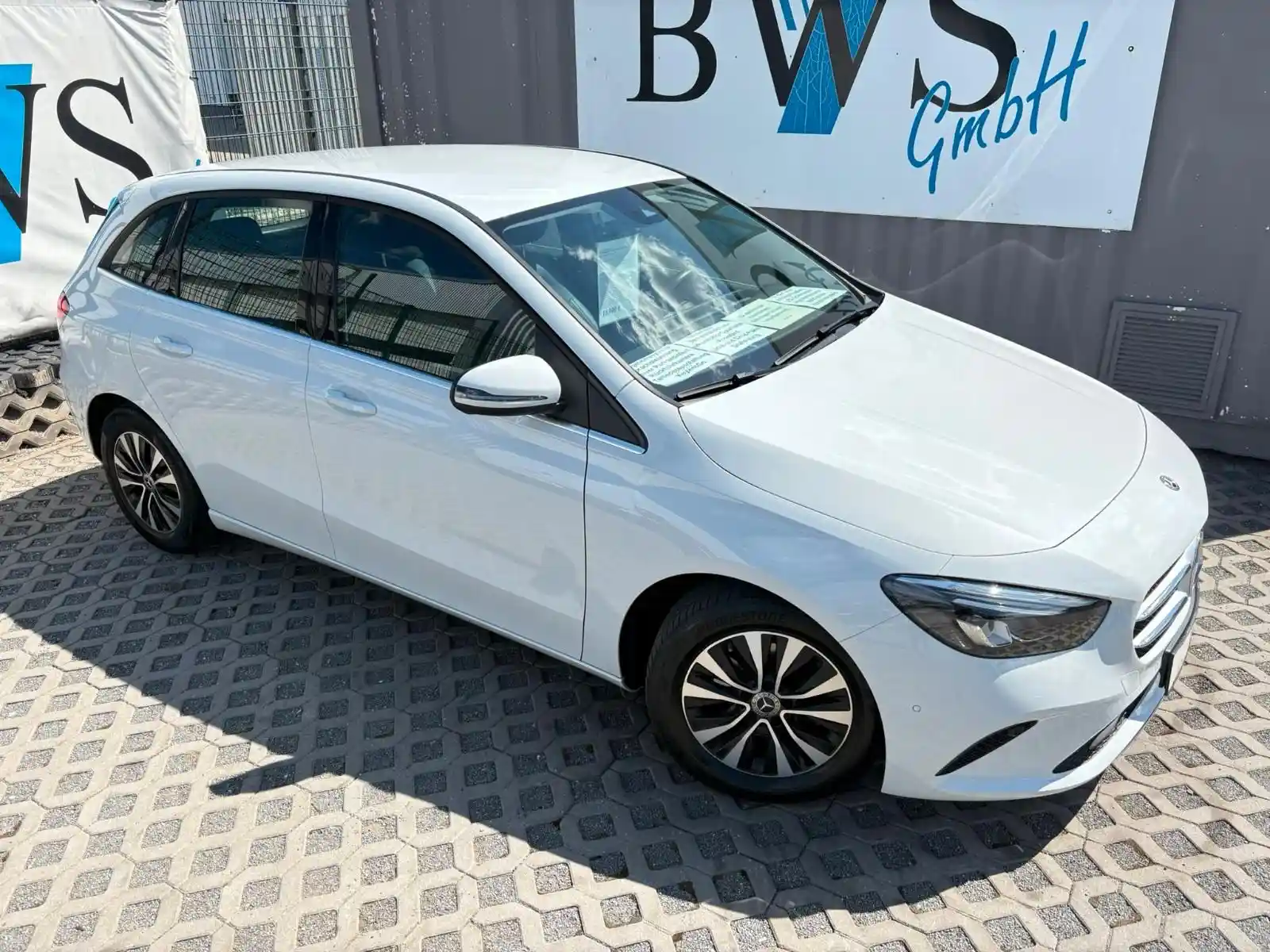 Mercedes-Benz B 180
