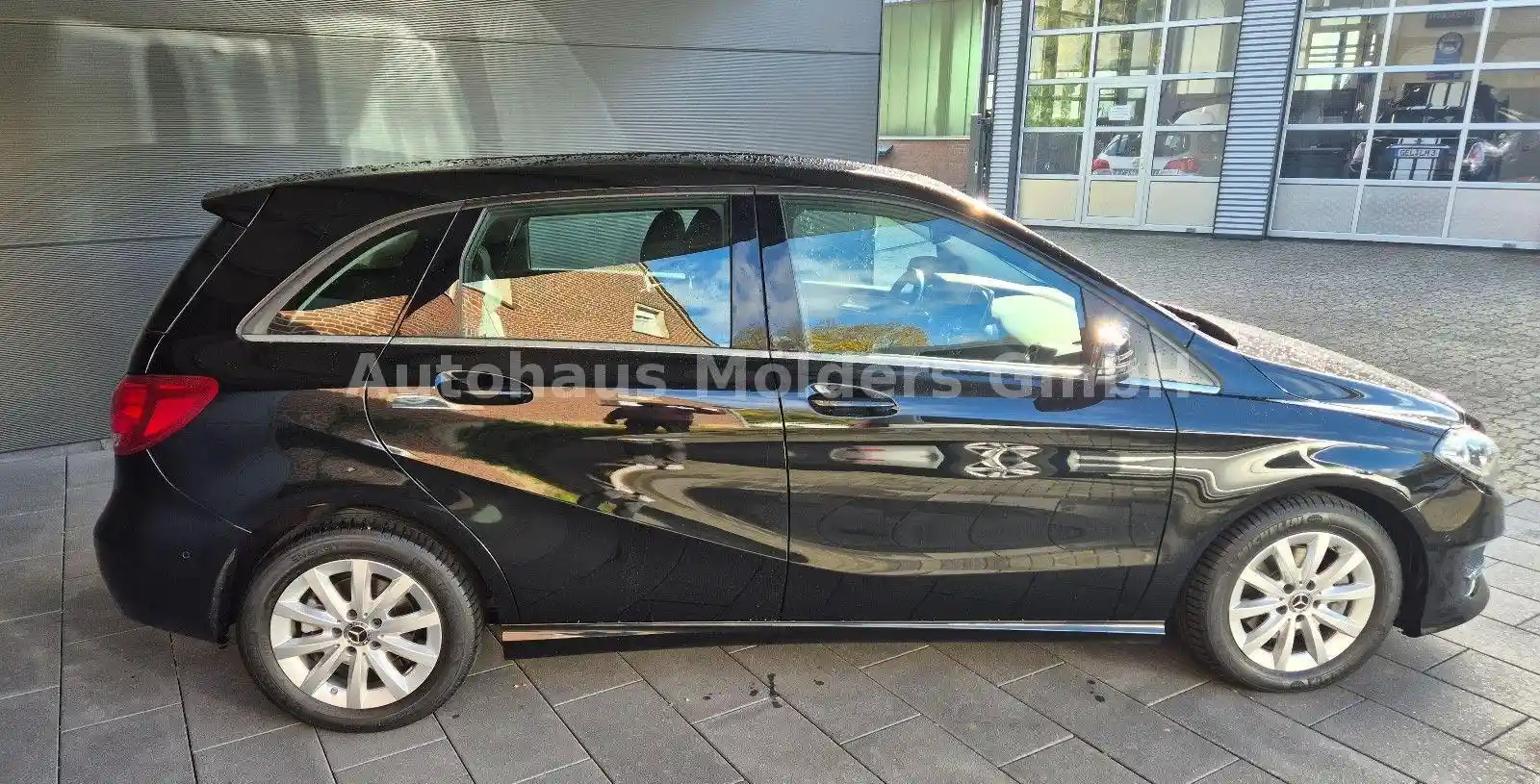 Mercedes-Benz B 180