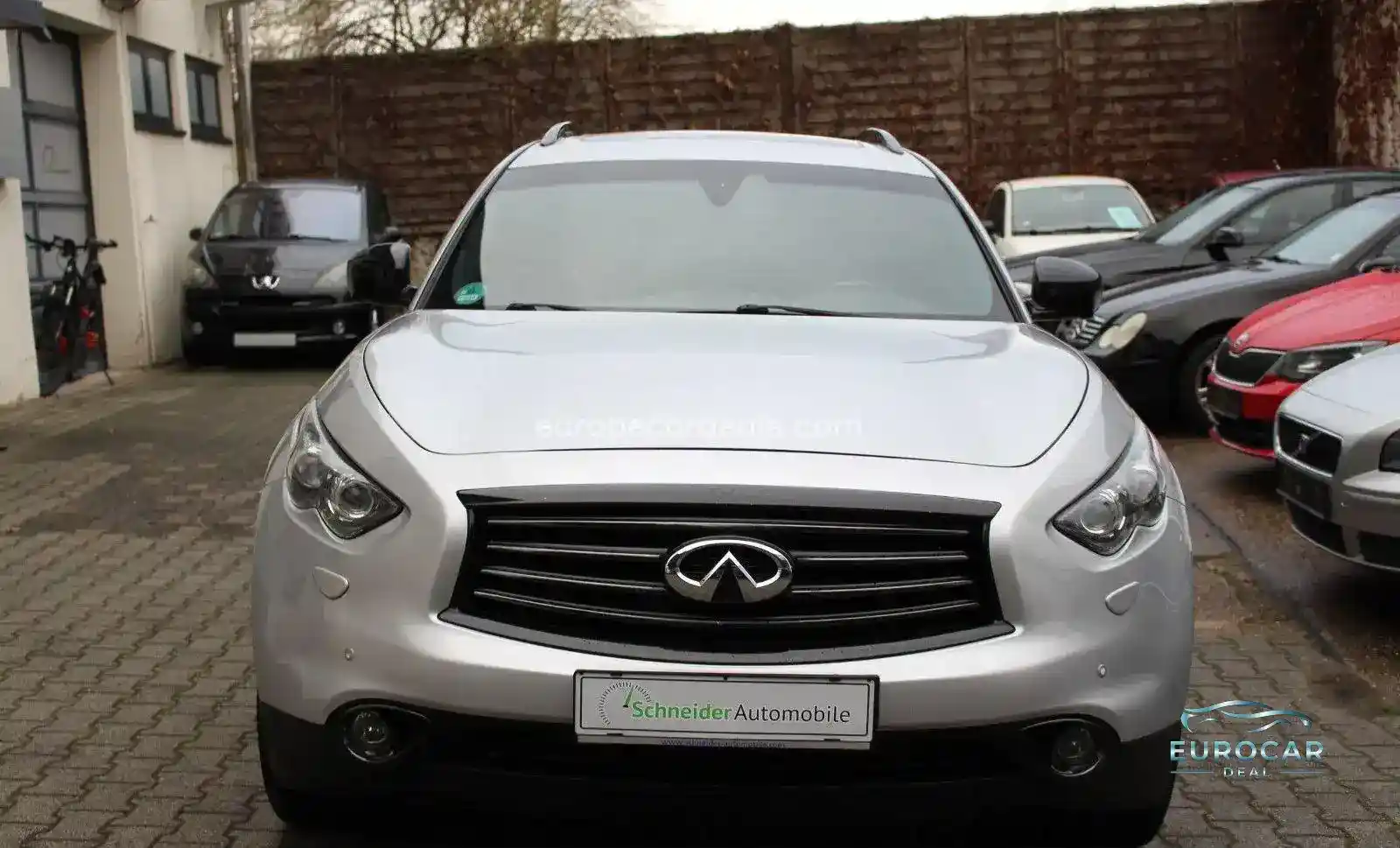 Infiniti QX70