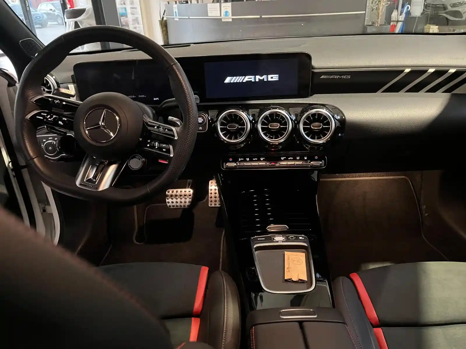 Mercedes-Benz A 35 AMG