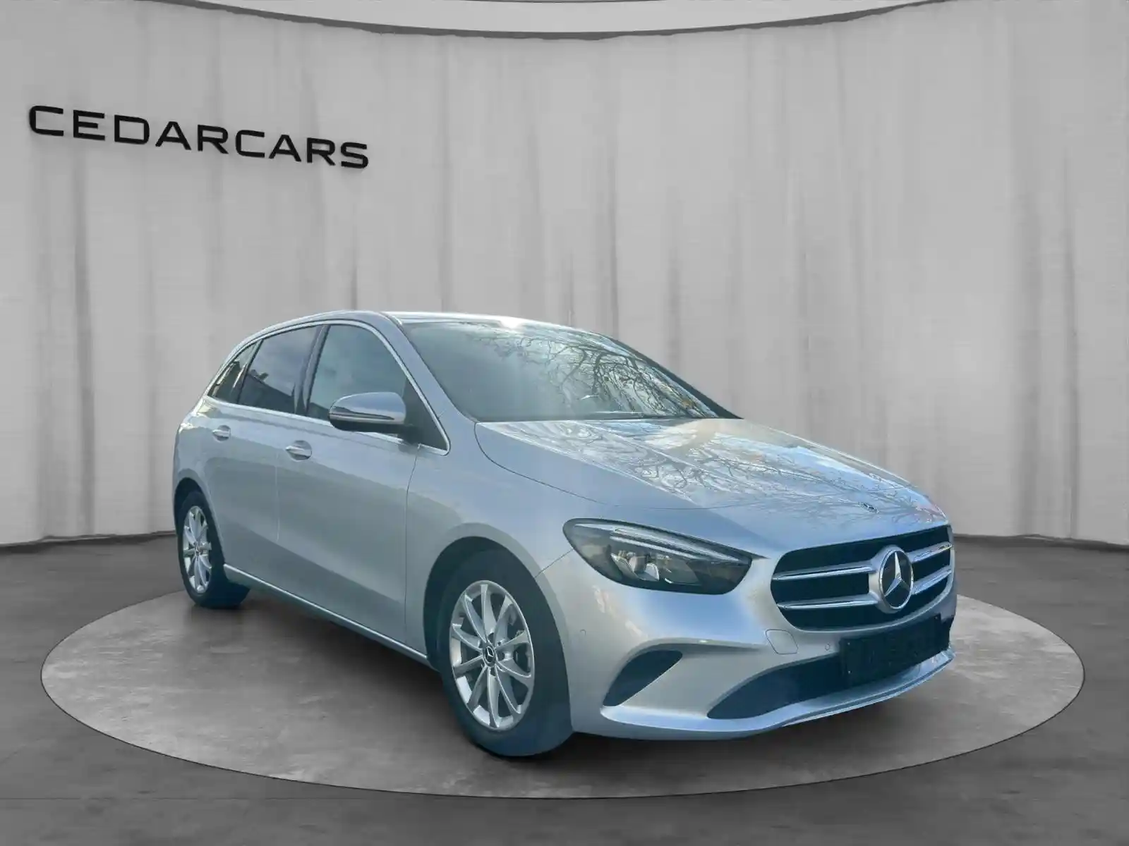 Mercedes-Benz B 180