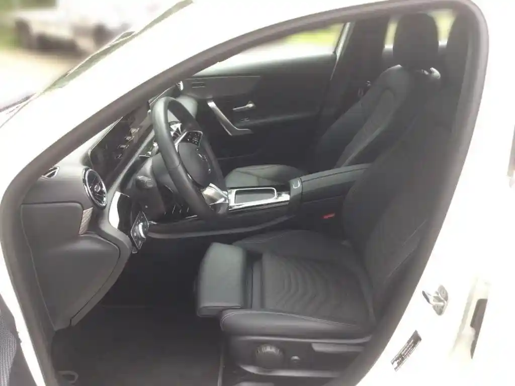 Mercedes-Benz A 220