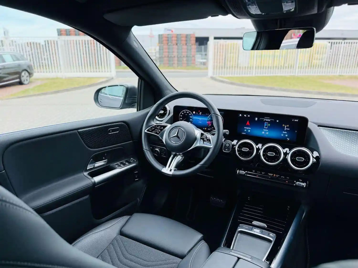 Mercedes-Benz B 180