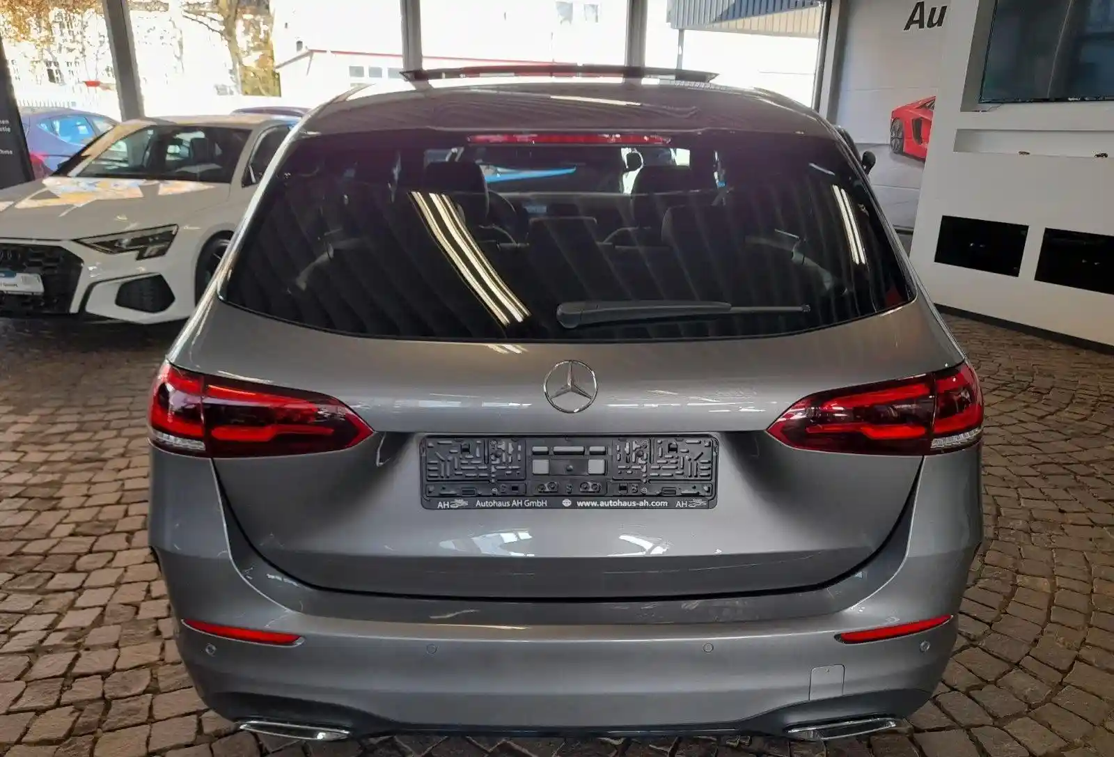 Mercedes-Benz B 200