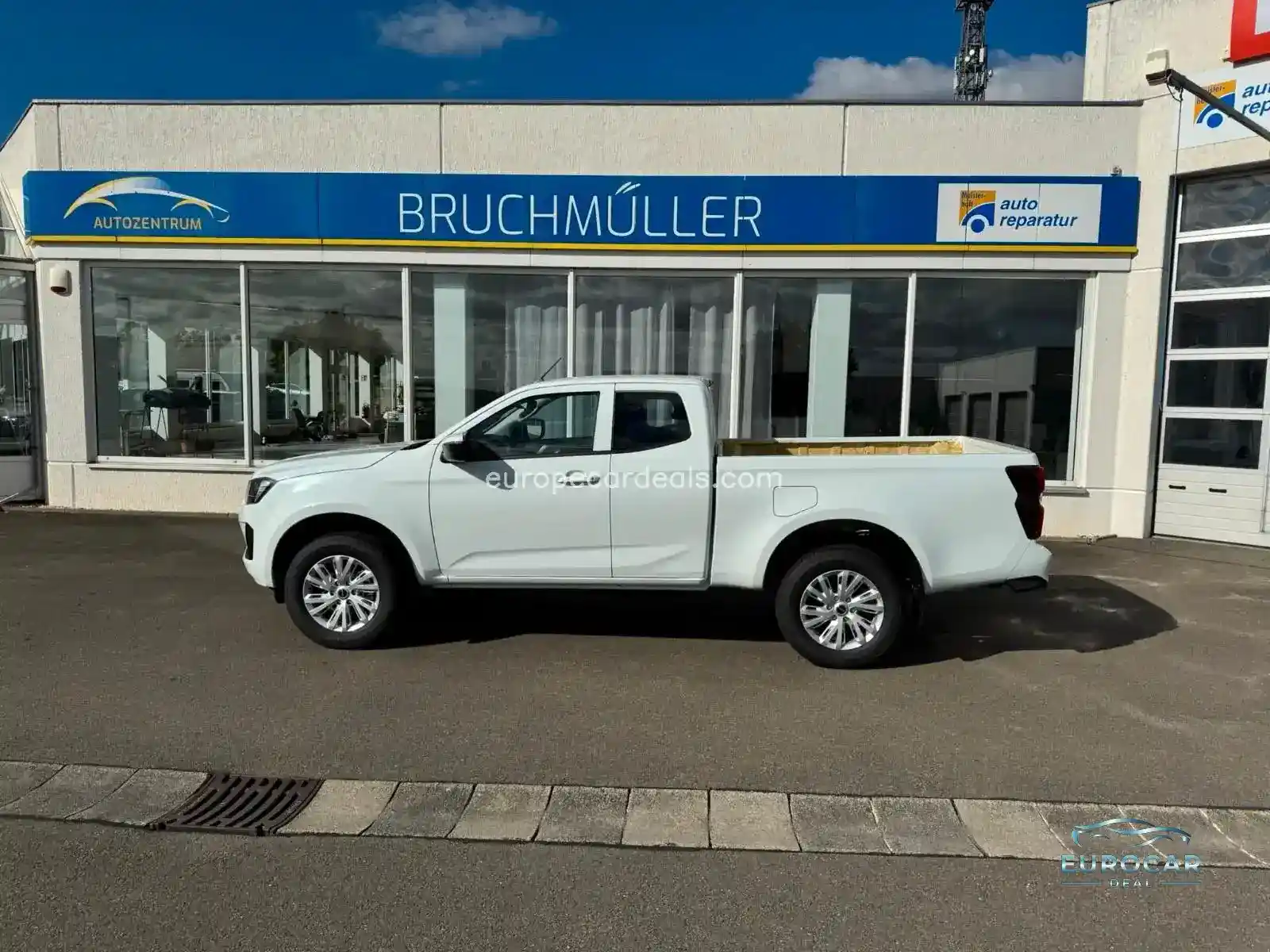Space Cab 4X4 LS AT 2025