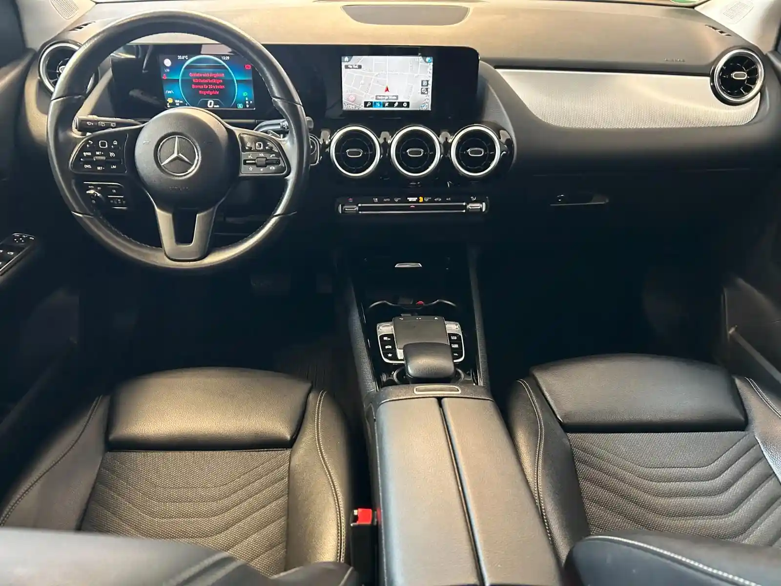 Mercedes-Benz B 180