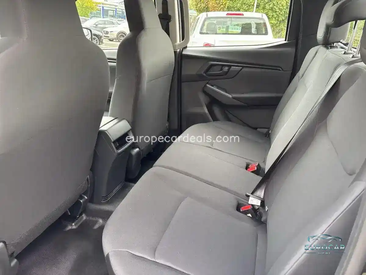 Double Cab 4X4 L A/T MY2025