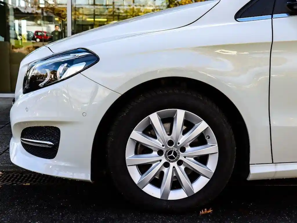 Mercedes-Benz B 180