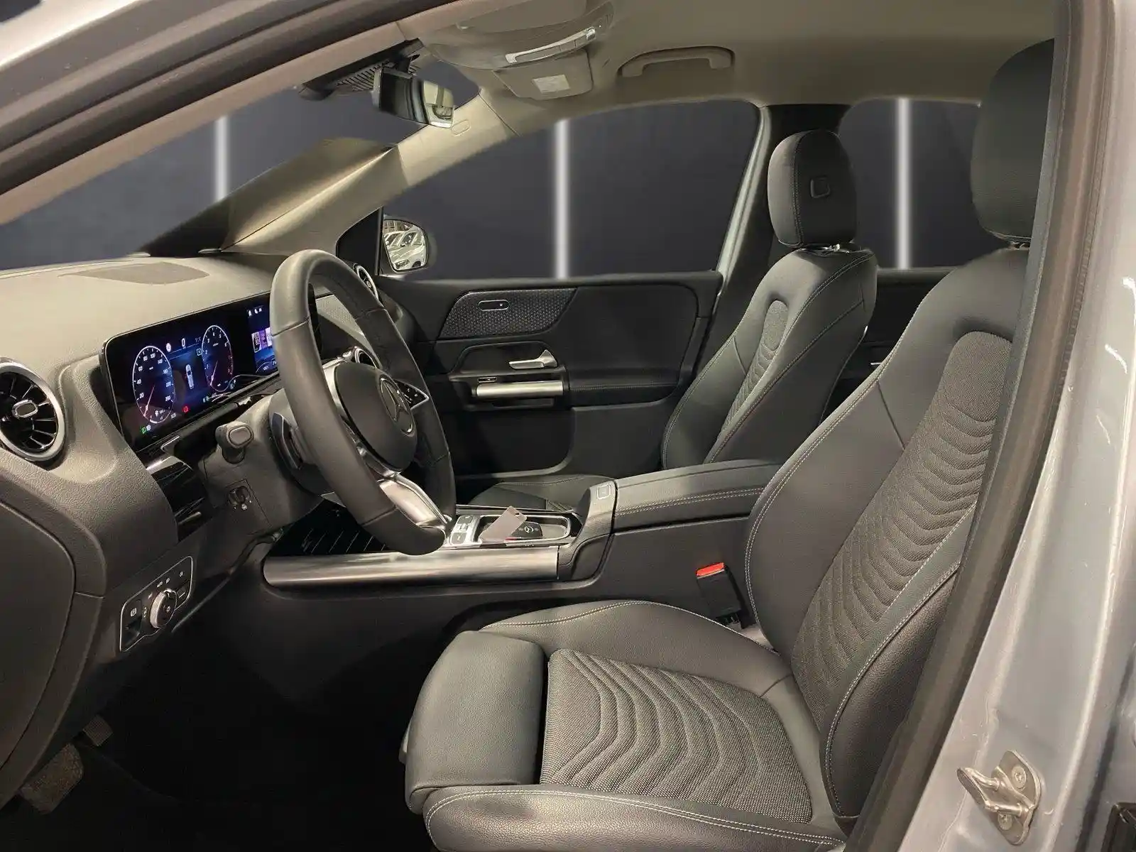 Mercedes-Benz B 180