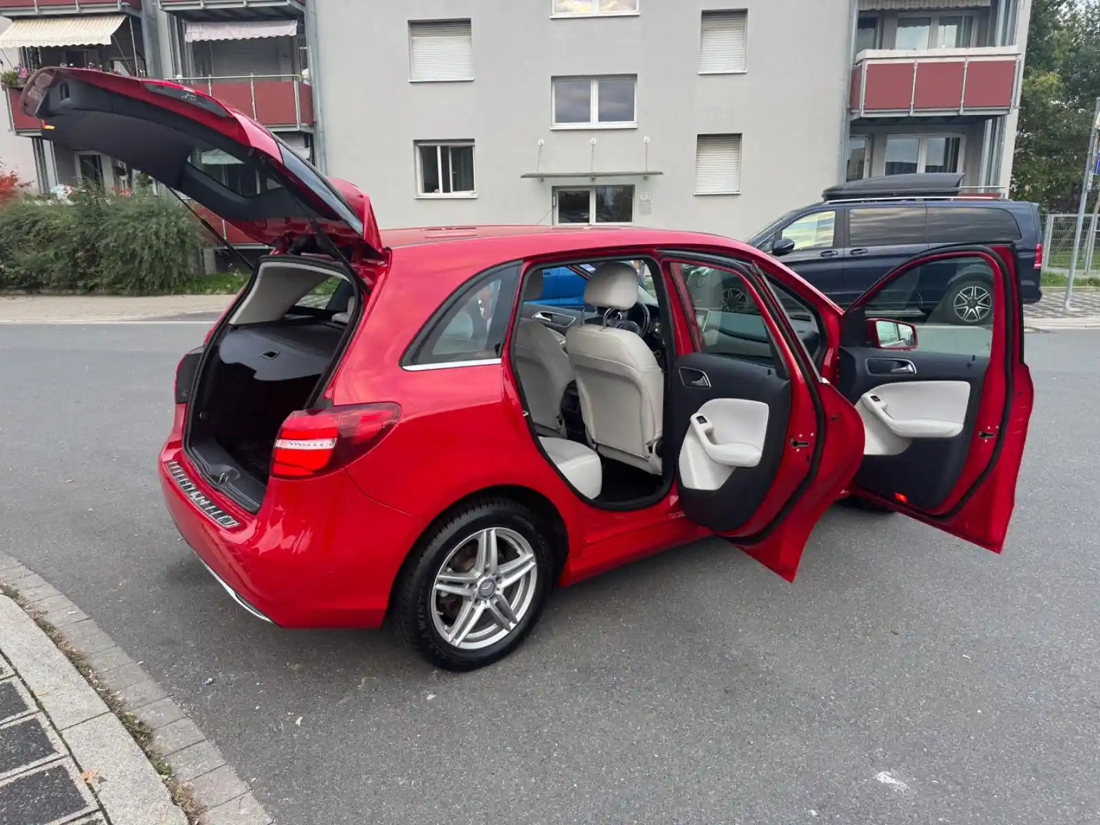 Mercedes-Benz B 180