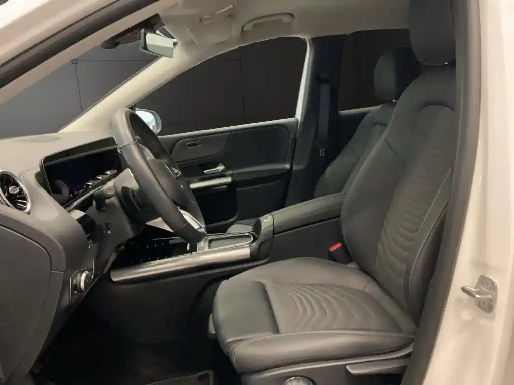 Mercedes-Benz B 220