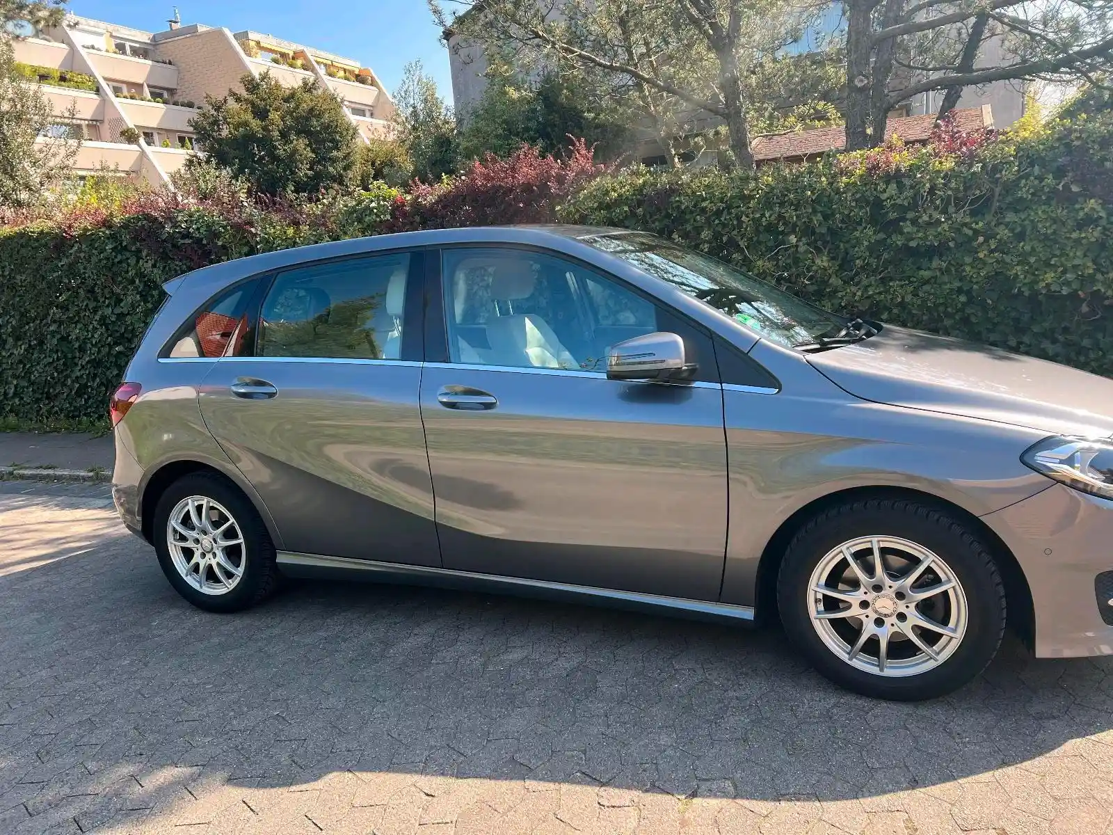 Mercedes-Benz B 180