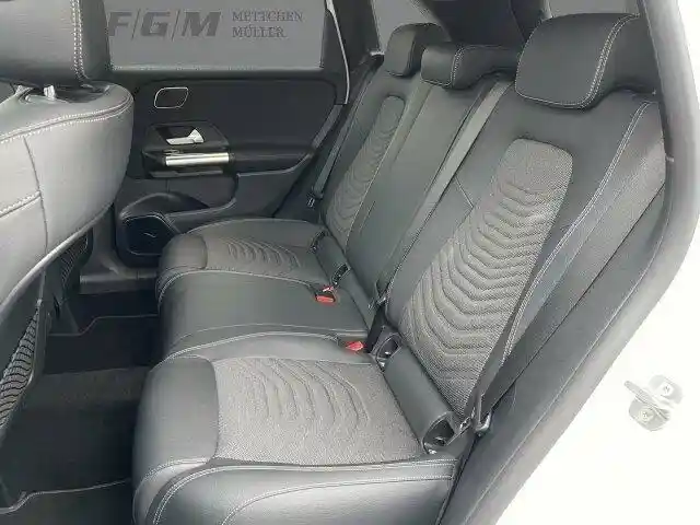 Mercedes-Benz B 220