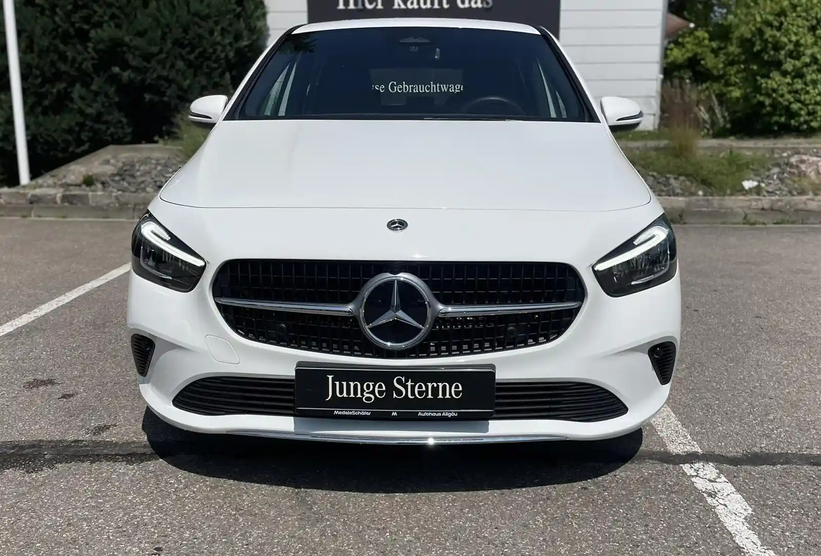 Mercedes-Benz B 180