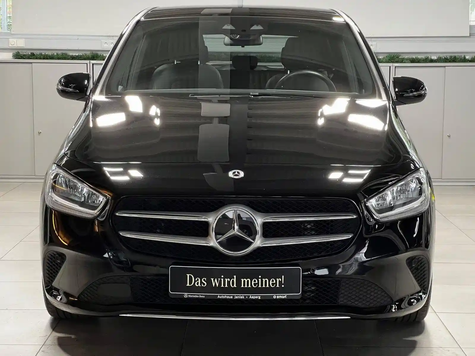 Mercedes-Benz B 180