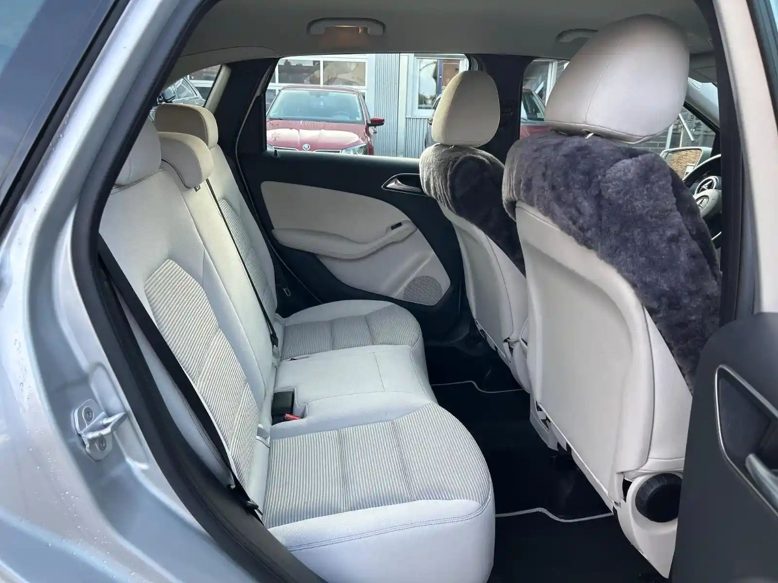 Mercedes-Benz B 180