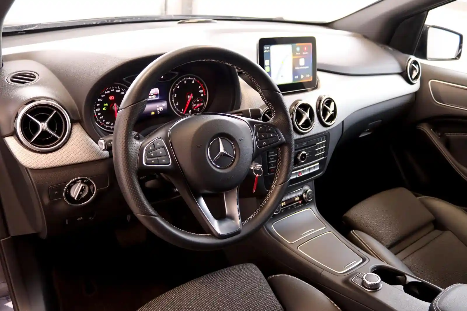 Mercedes-Benz B 180