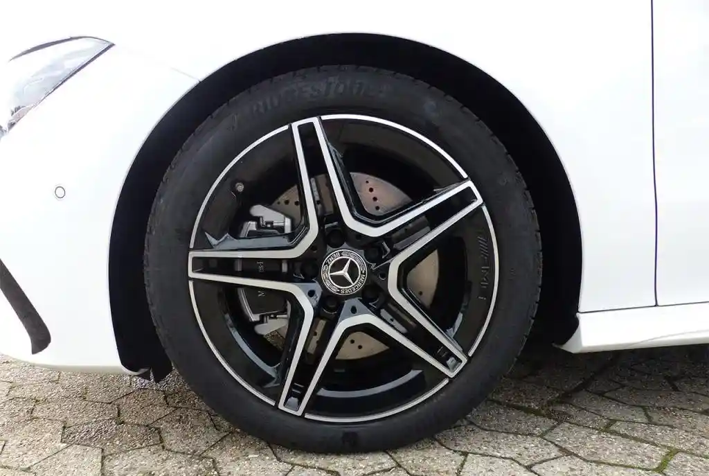 Mercedes-Benz CLA 200