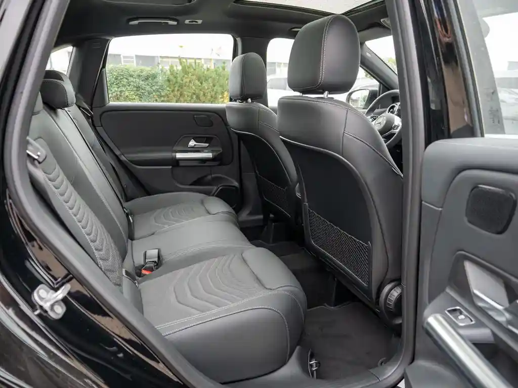 Mercedes-Benz B 180