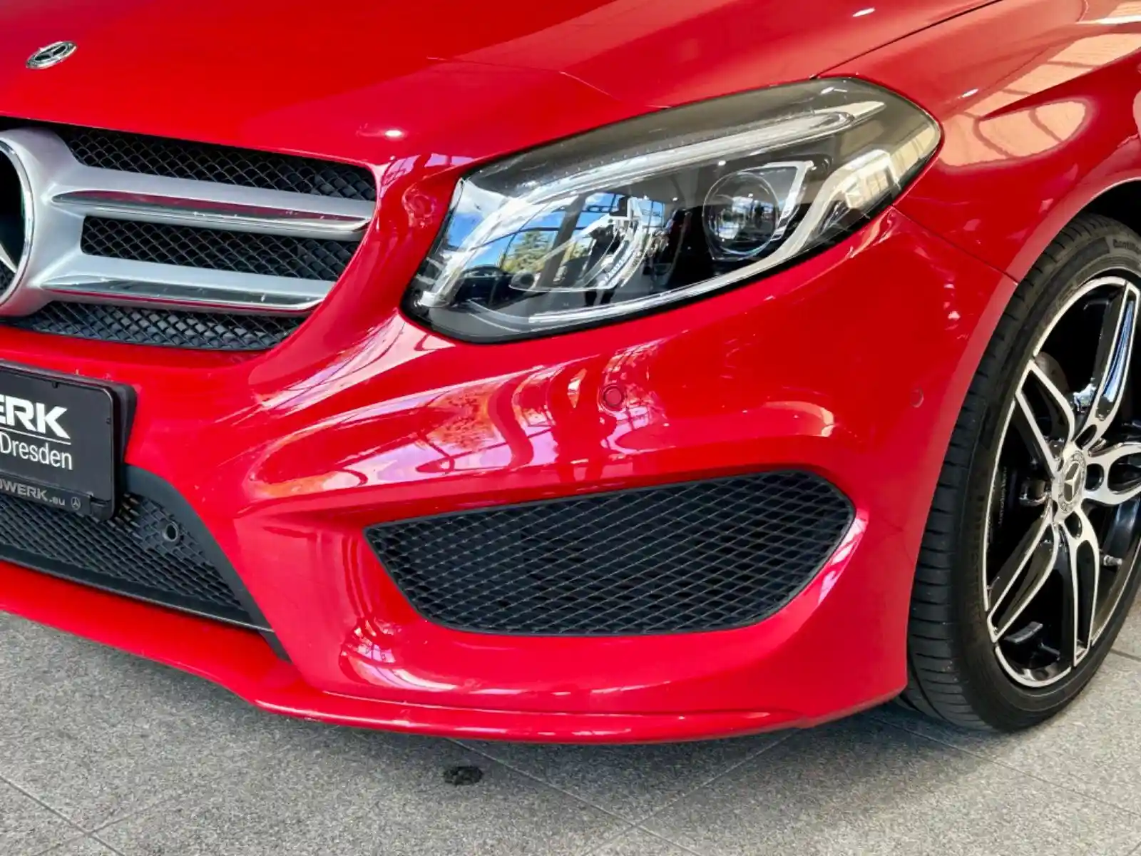 Mercedes-Benz B 180