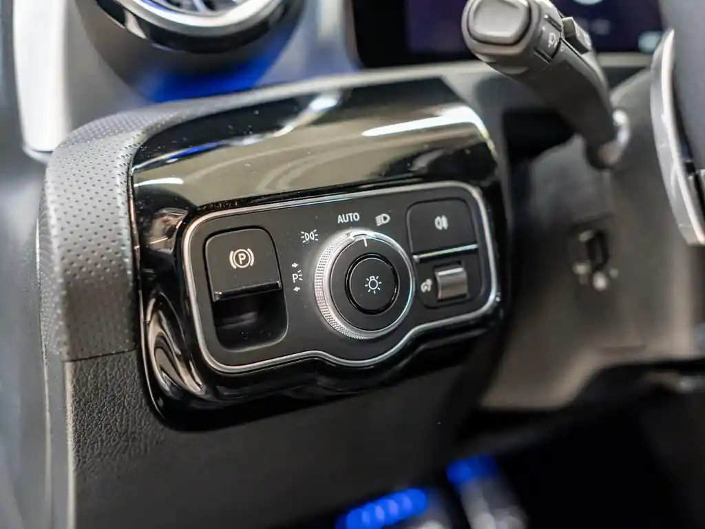 Mercedes-Benz A 220