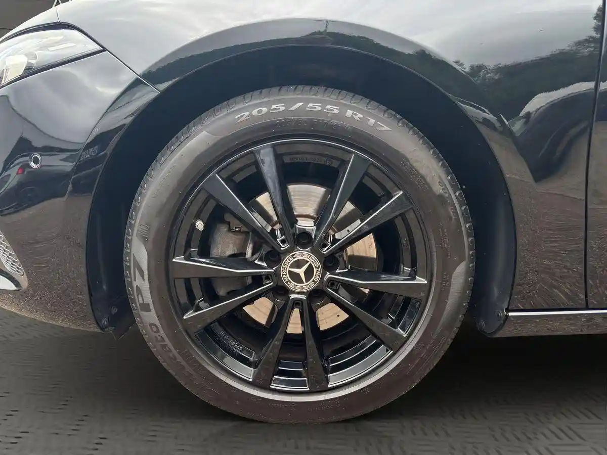 Mercedes-Benz A 200