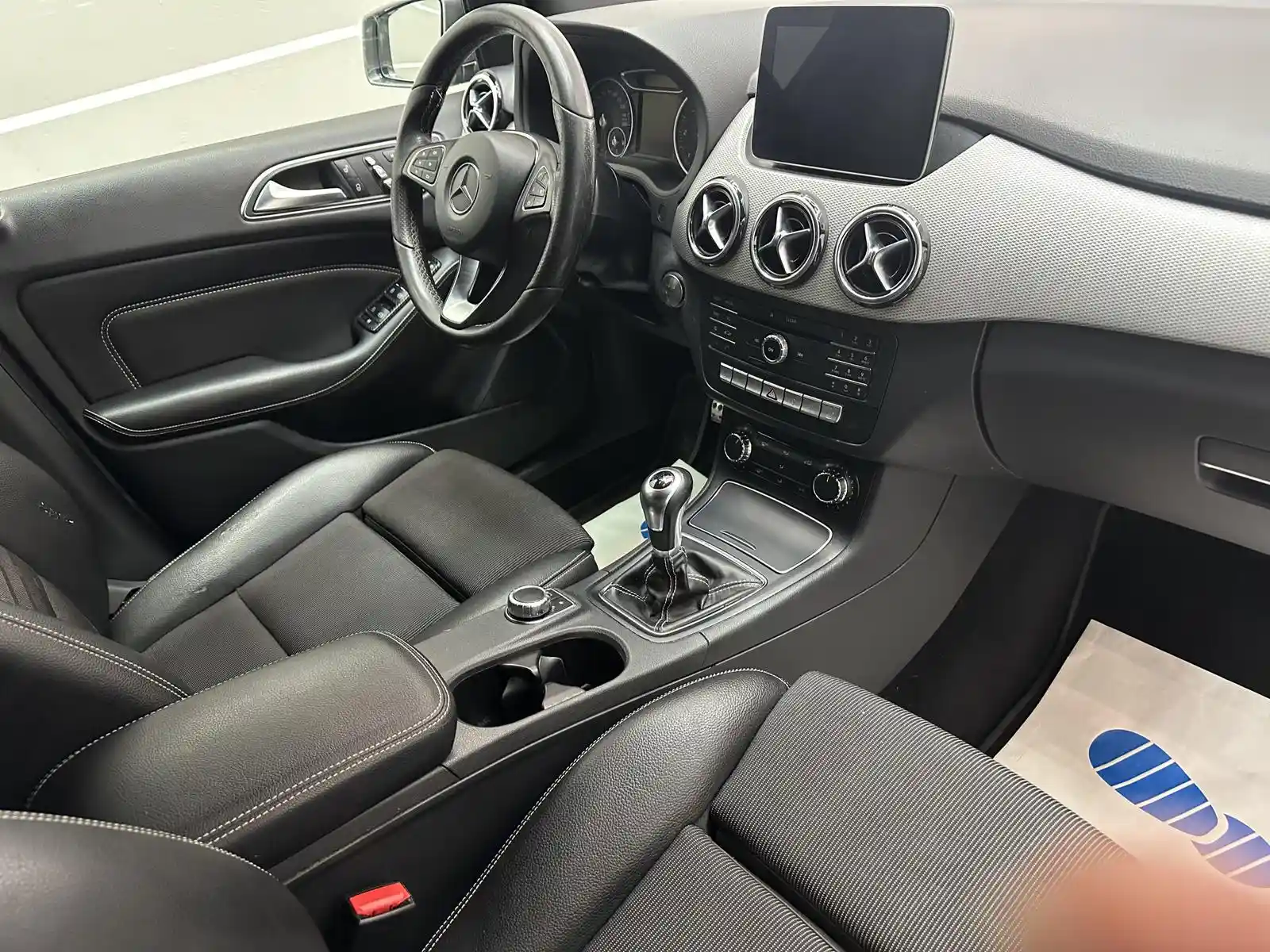 Mercedes-Benz B 200